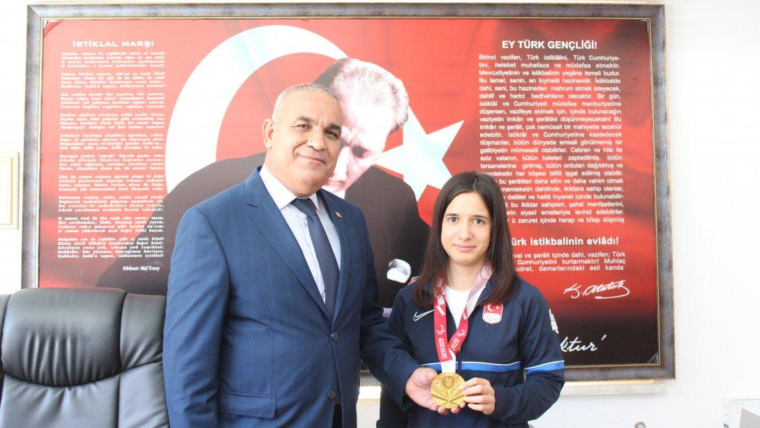Olimpiyat Şampiyonumuzdan Milli Eğitim Müdürümüz Süleyman İZGİ'ye Ziyaret